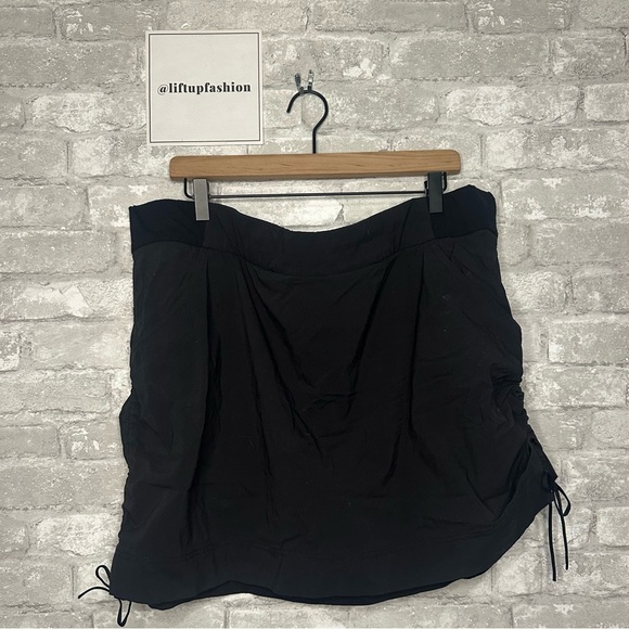 Columbia Pants - Columbia Women’s All Seasons Ruched Cinch Skort Black with Logo Size 2X *Used